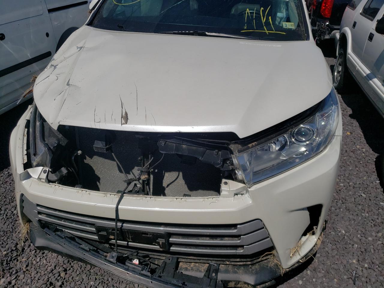 Photo 7 from auction – 2018 TOYOTA HIGHLANDER with VIN 5TDJZRFH5JS880817