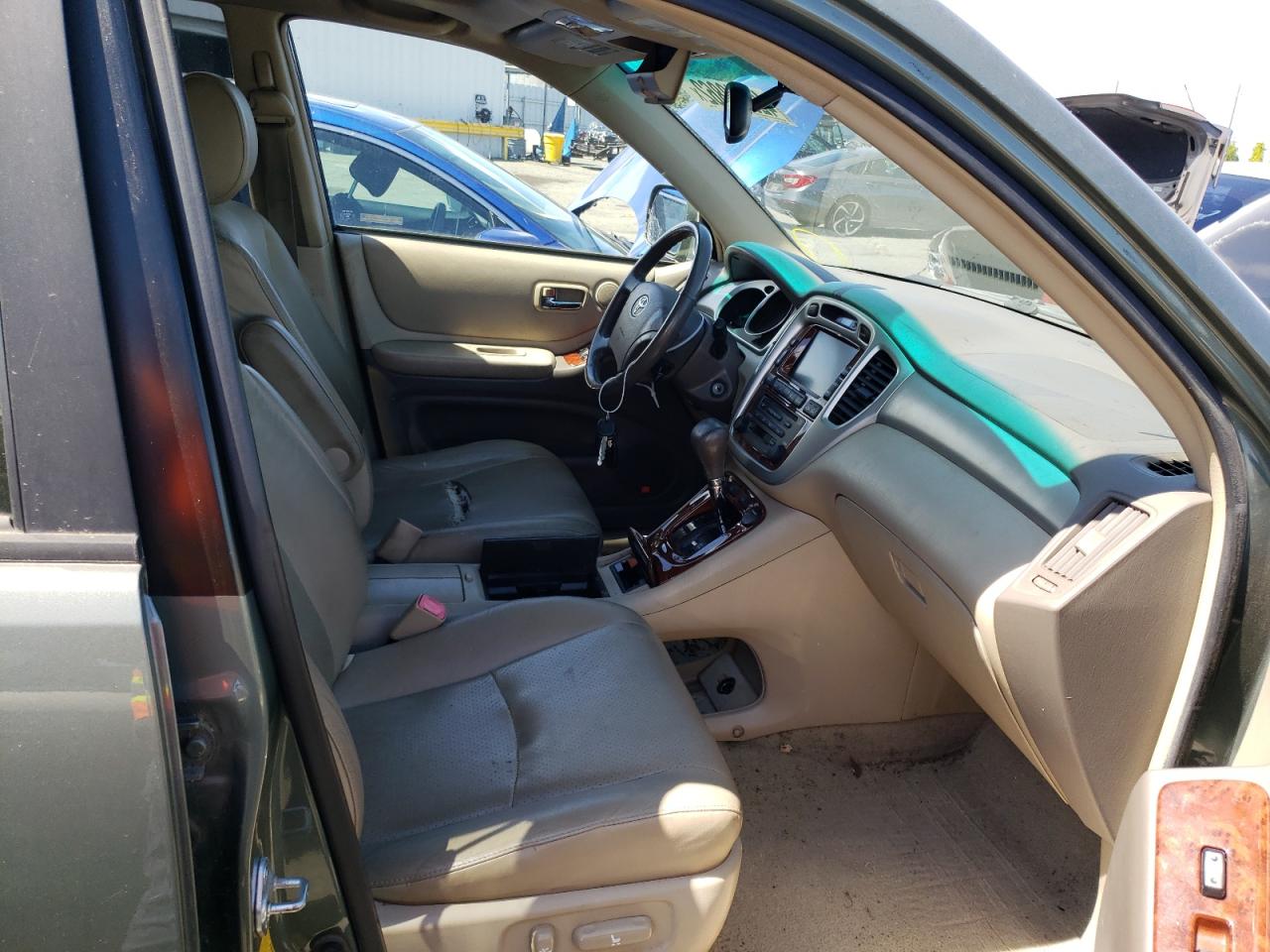 Photo 5 from auction – 2005 TOYOTA HIGHLANDER with VIN JTEEP21A750103052