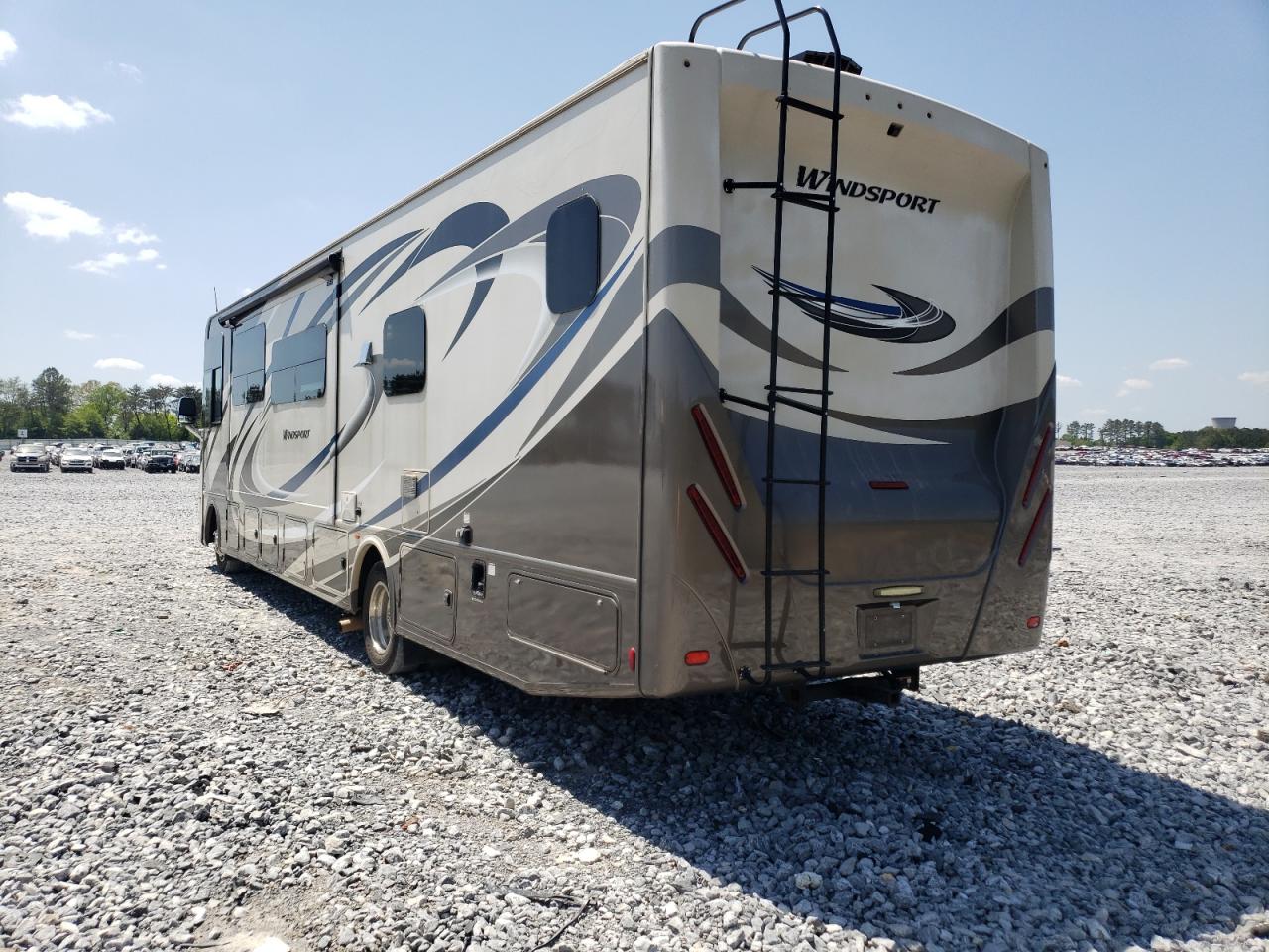 Photo 3 from auction – 2017 FORD F53 with VIN 1F66F5DY6H0A16353