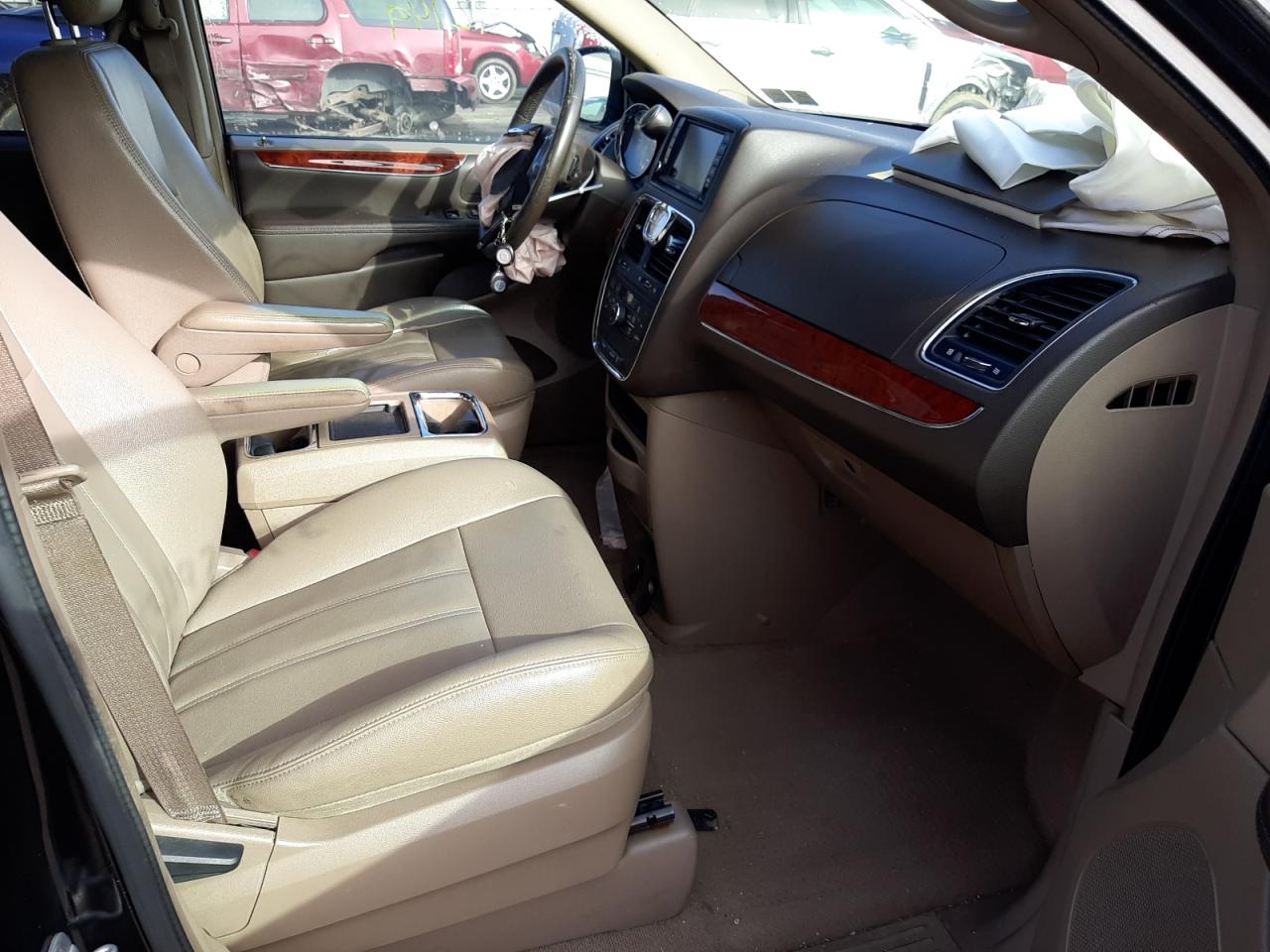Photo 5 from auction – 2013 CHRYSLER TOWN & COU with VIN 2C4RC1BG8DR779416