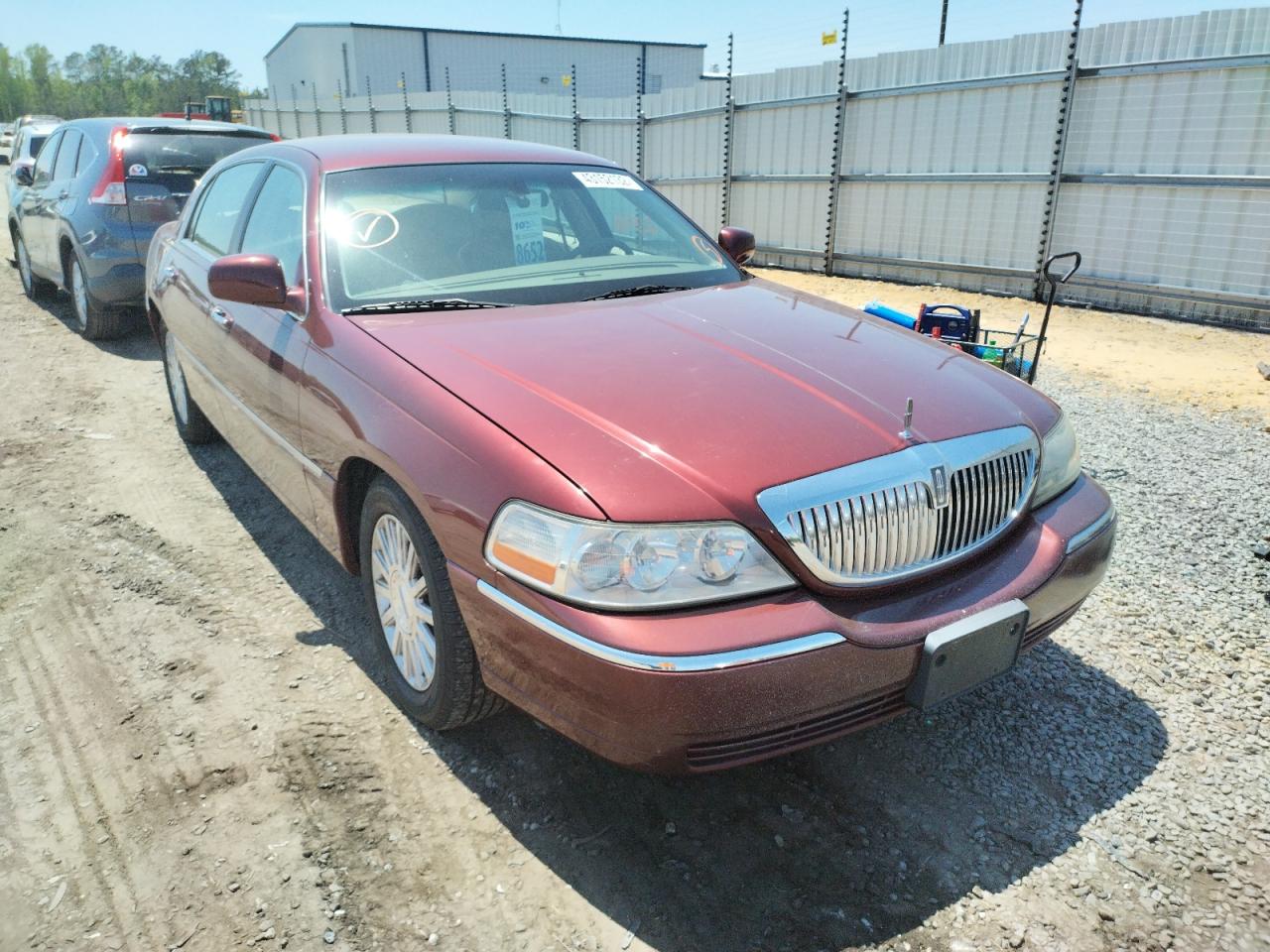 LINCOLN TOWN CAR E 2004 with VIN 1LNHM81W94Y627663 - Photo from auction