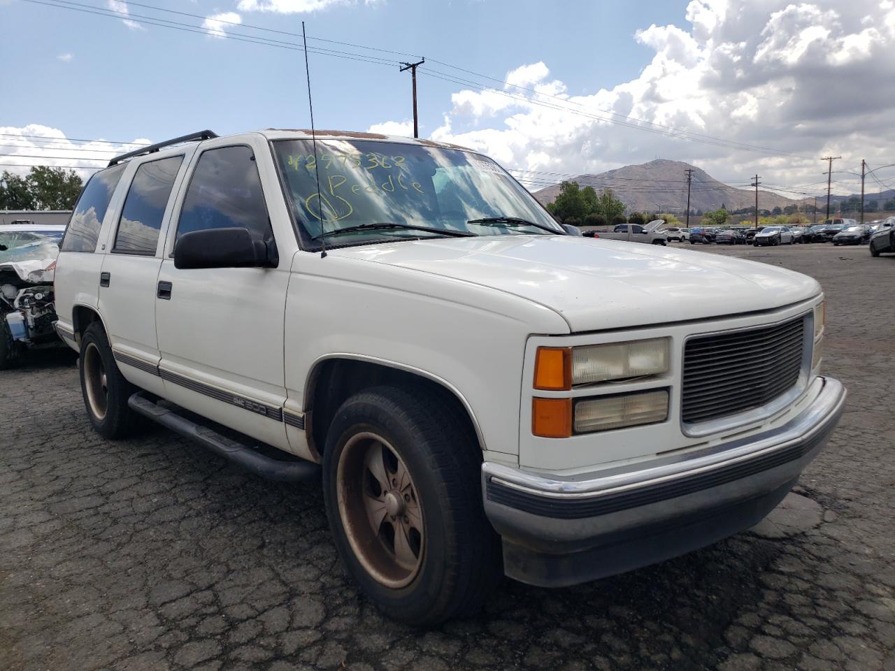GMC YUKON 1998 with VIN 1GKEC13R6WJ709472 - Photo from auction
