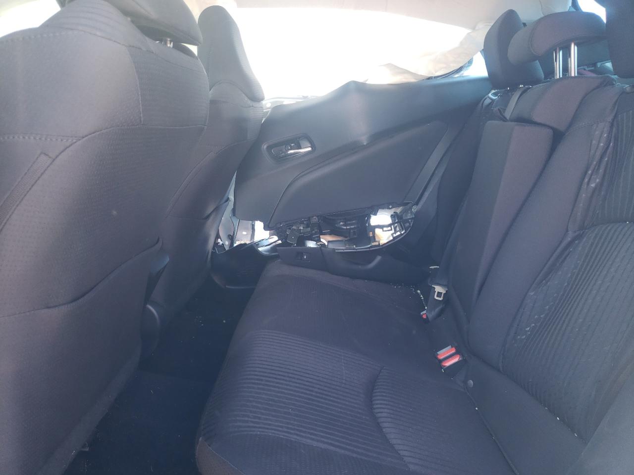 Photo 6 from auction – 2017 TOYOTA PRIUS with VIN JTDKARFU3H3051510
