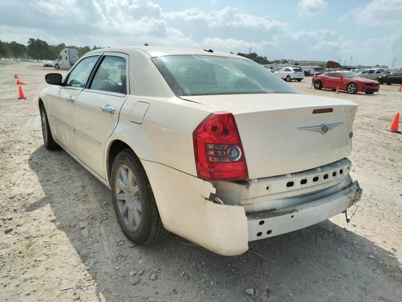 Photo 3 from auction – 2010 CHRYSLER 300 TOURIN with VIN 2C3CA5CV0AH266599