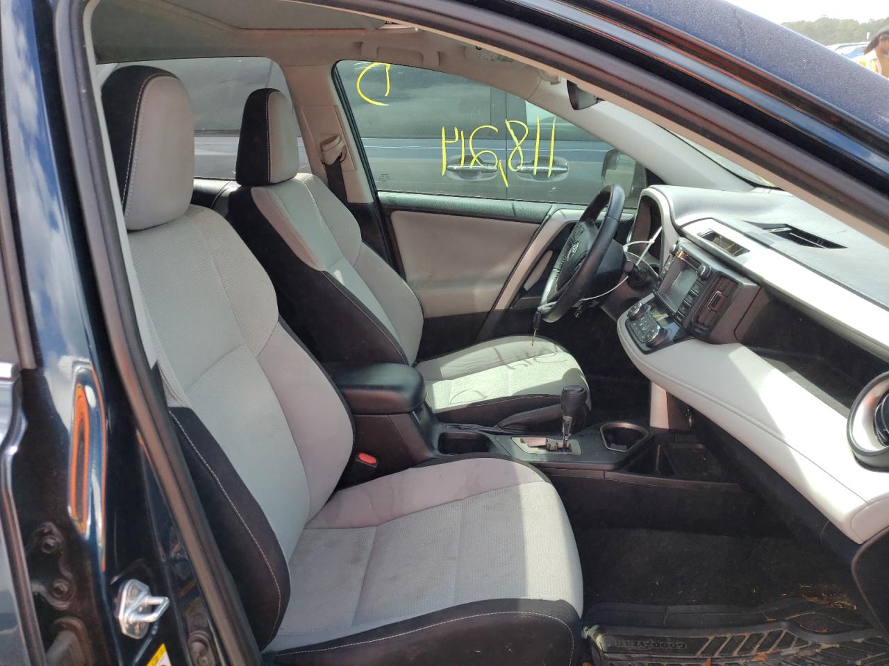 Photo 5 from auction – 2017 TOYOTA RAV4 XLE with VIN 2T3WFREV0HW369398
