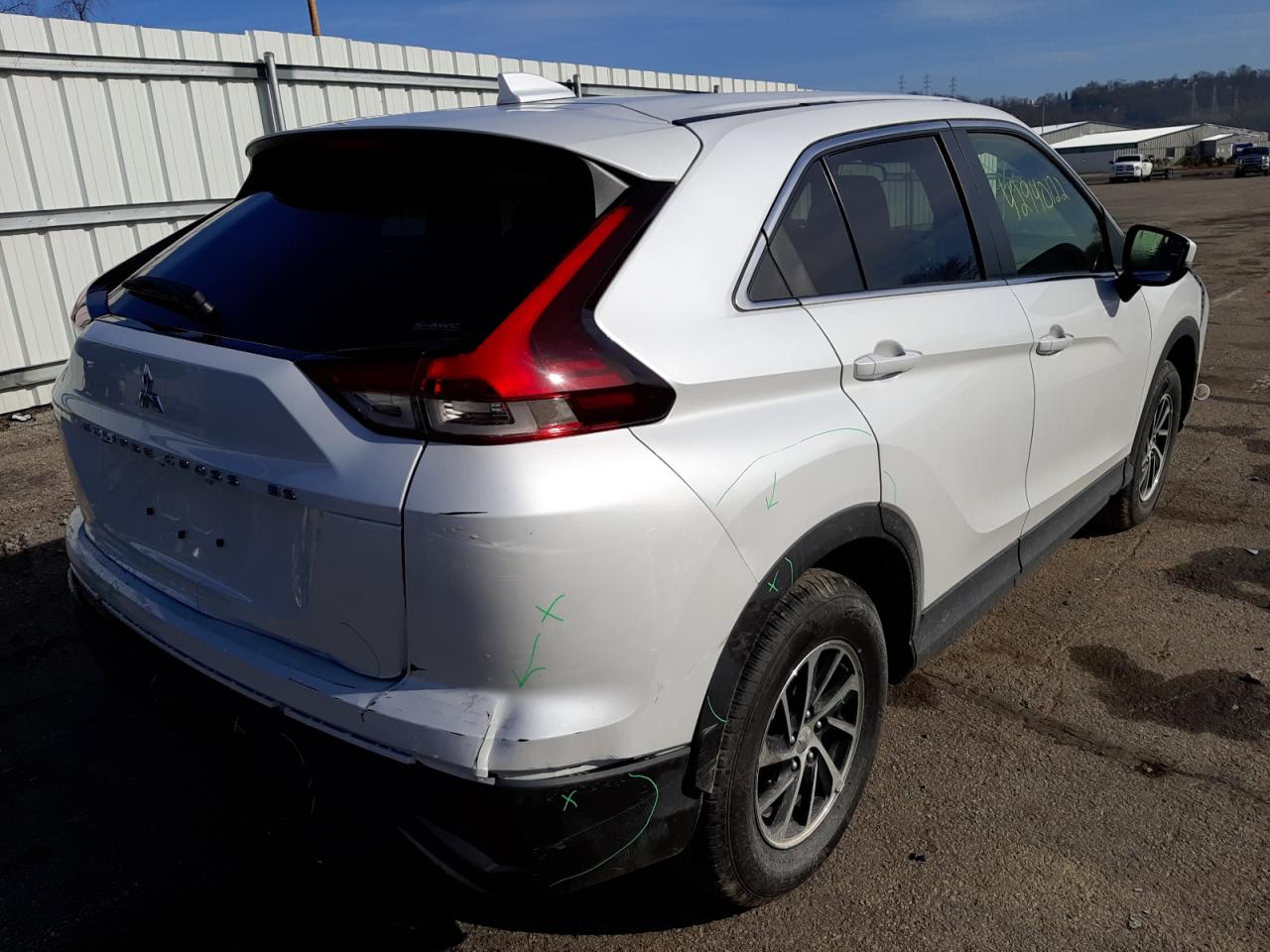 Zdjęcie 4 z aukcji – 2022 MITSUBISHI ECLIPSE CR z VIN JA4ATUAA0NZ040120