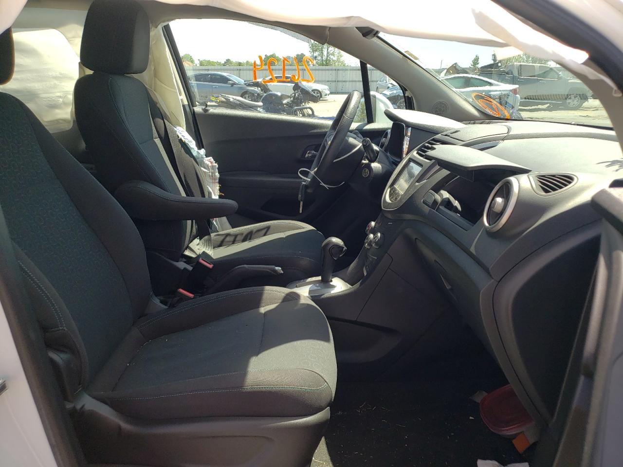 Photo 5 from auction – 2015 CHEVROLET TRAX LS with VIN KL7CJKSB9FB218212
