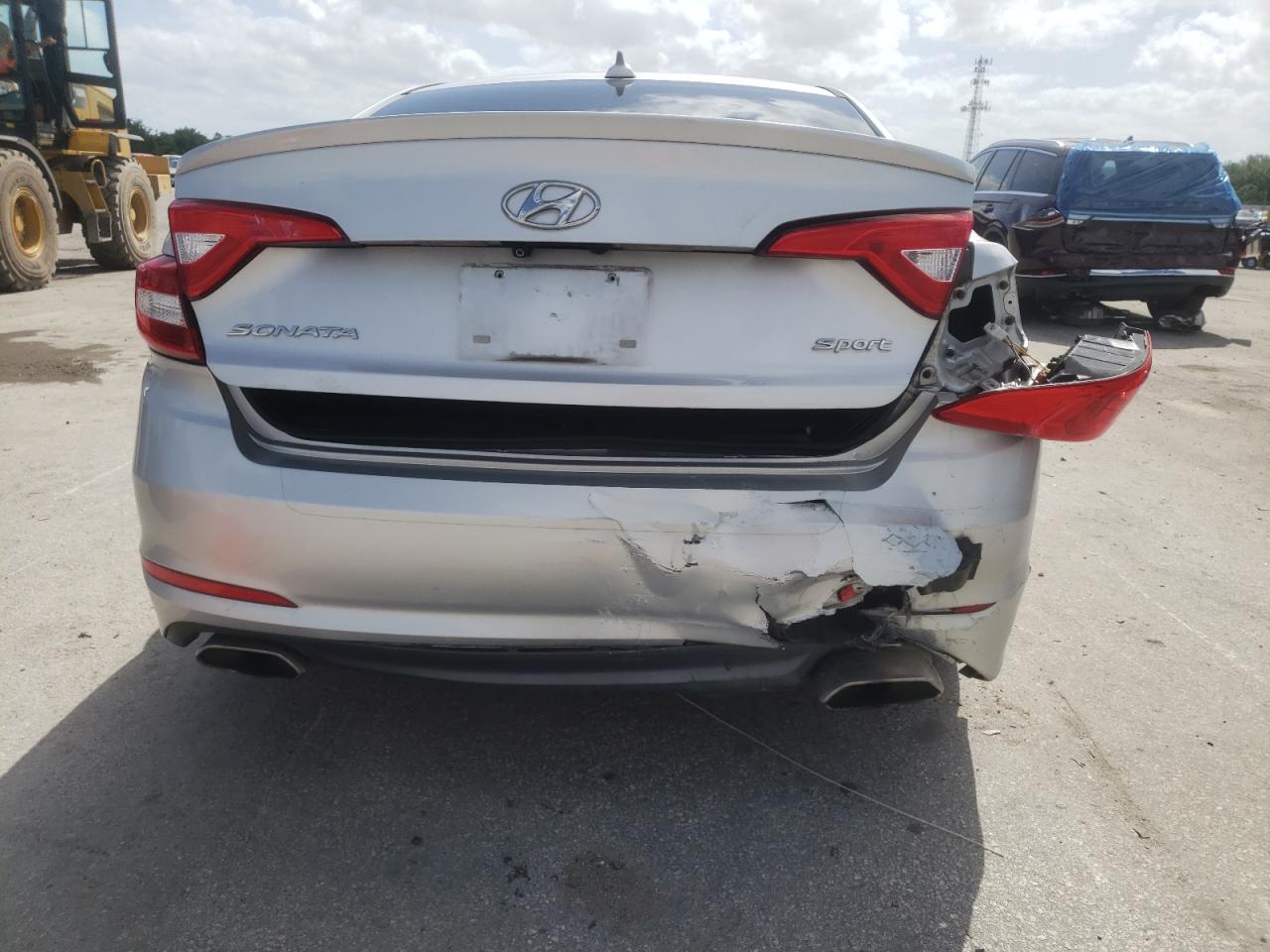 Photo 9 from auction – 2015 HYUNDAI SONATA SPO with VIN 5NPE34AF2FH072398