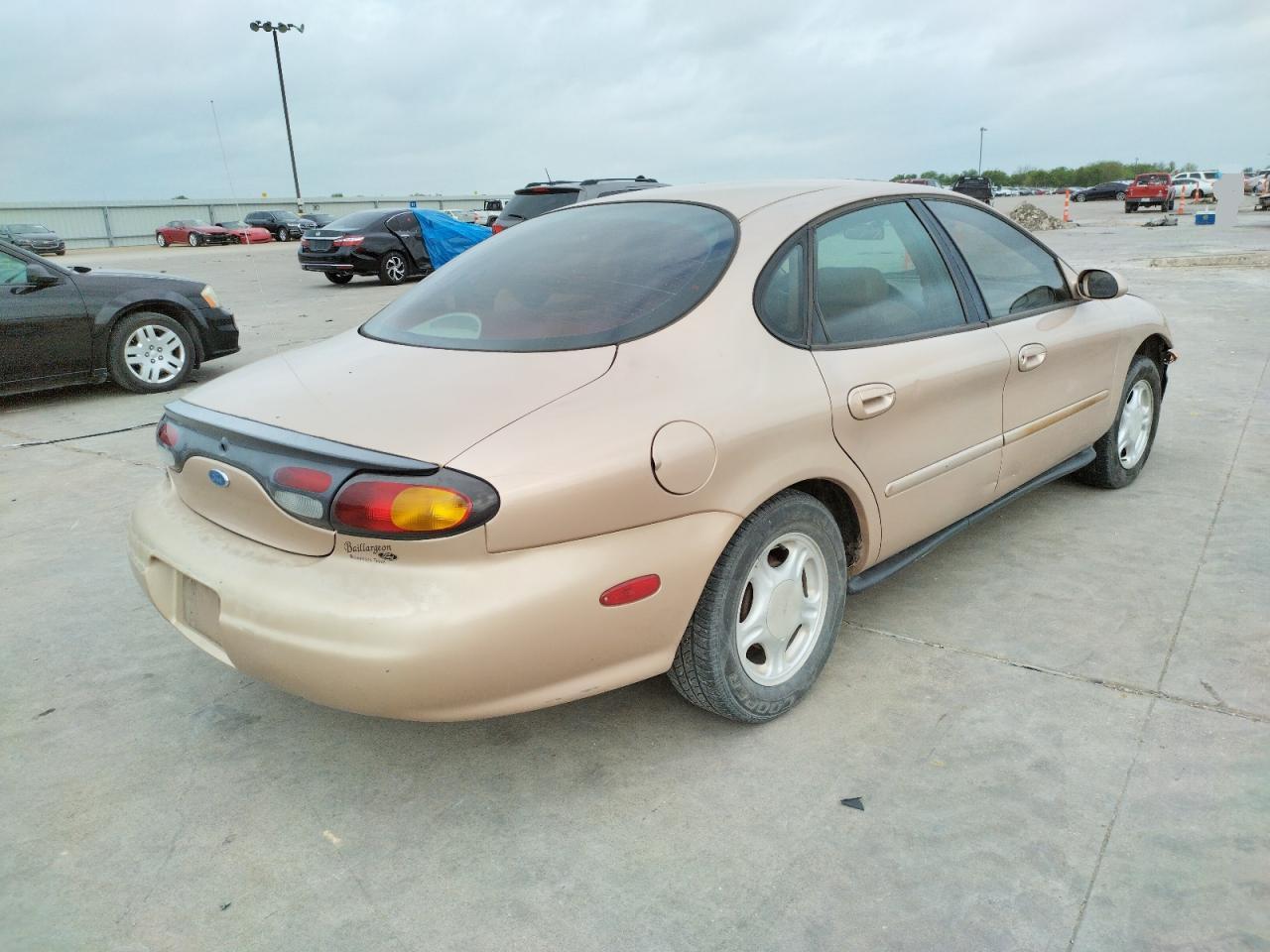 Photo 4 from auction – 1997 FORD TAURUS GL with VIN 1FALP52U4VG255888
