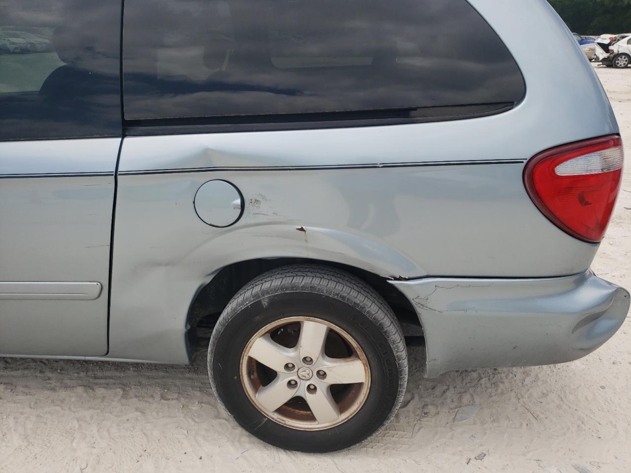 Photo 9 from auction – 2005 DODGE GRAND CARA with VIN 2D8GP44L05R477239