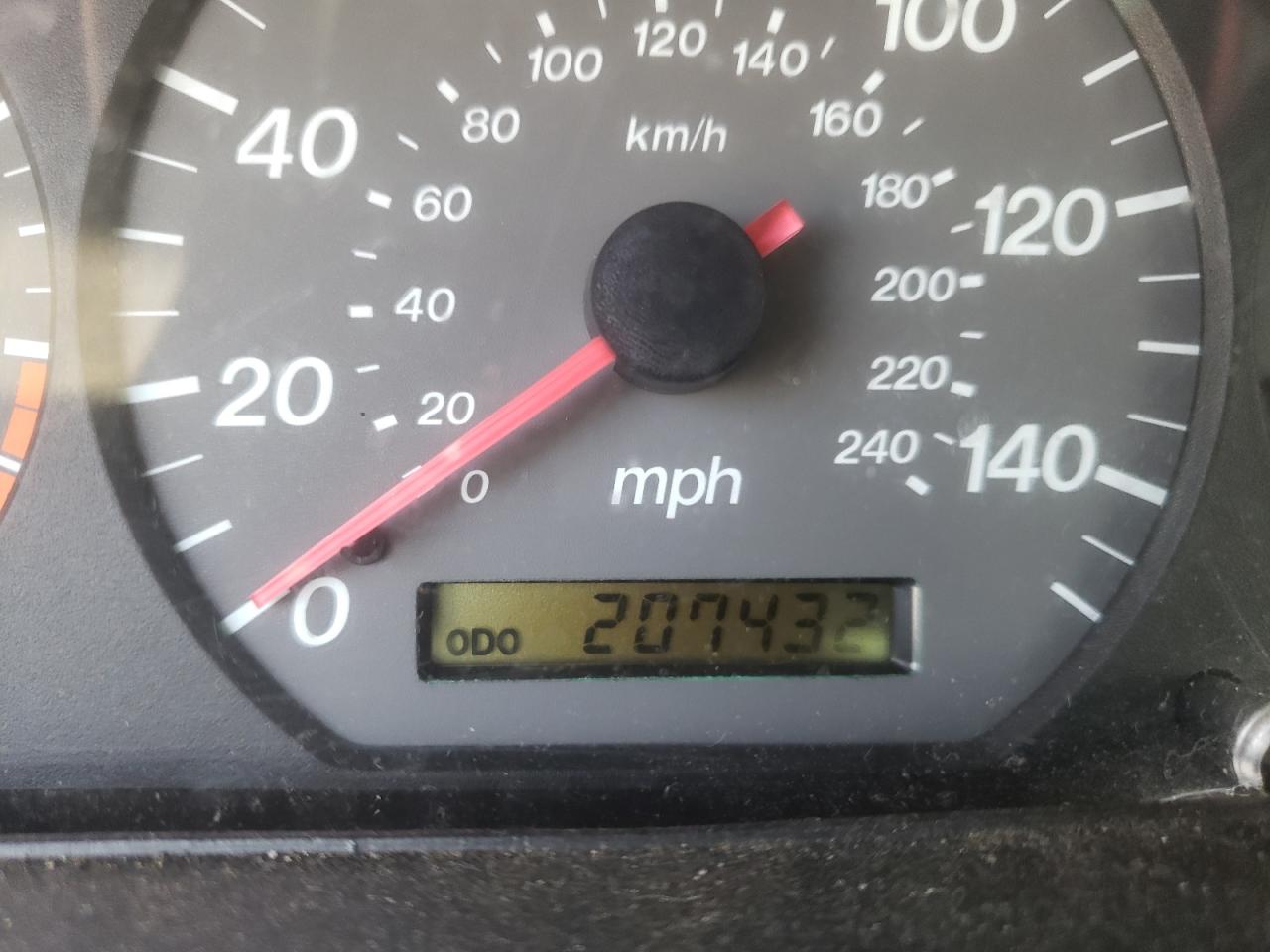 Photo 8 from auction – 2000 MAZDA 626 ES with VIN 1YVGF22D8Y5160340