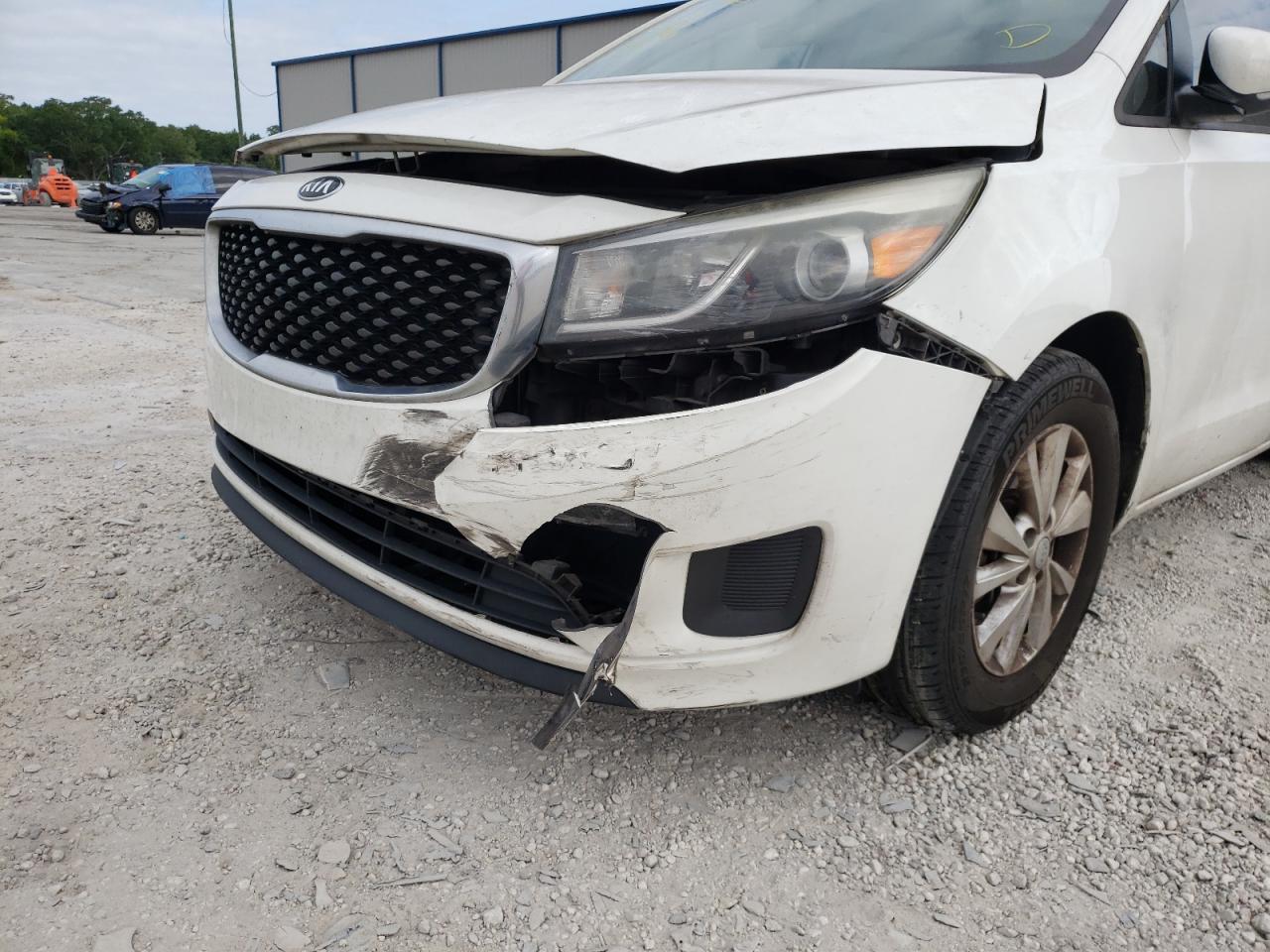 Photo 9 from auction – 2015 KIA SEDONA LX with VIN KNDMB5C11F6044348