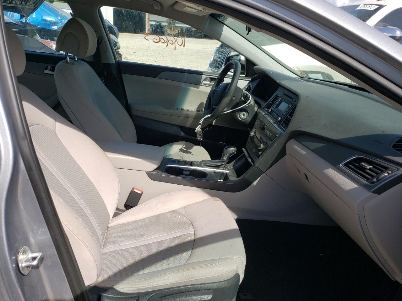 Photo 5 from auction – 2017 HYUNDAI SONATA SE with VIN 5NPE24AF9HH460282
