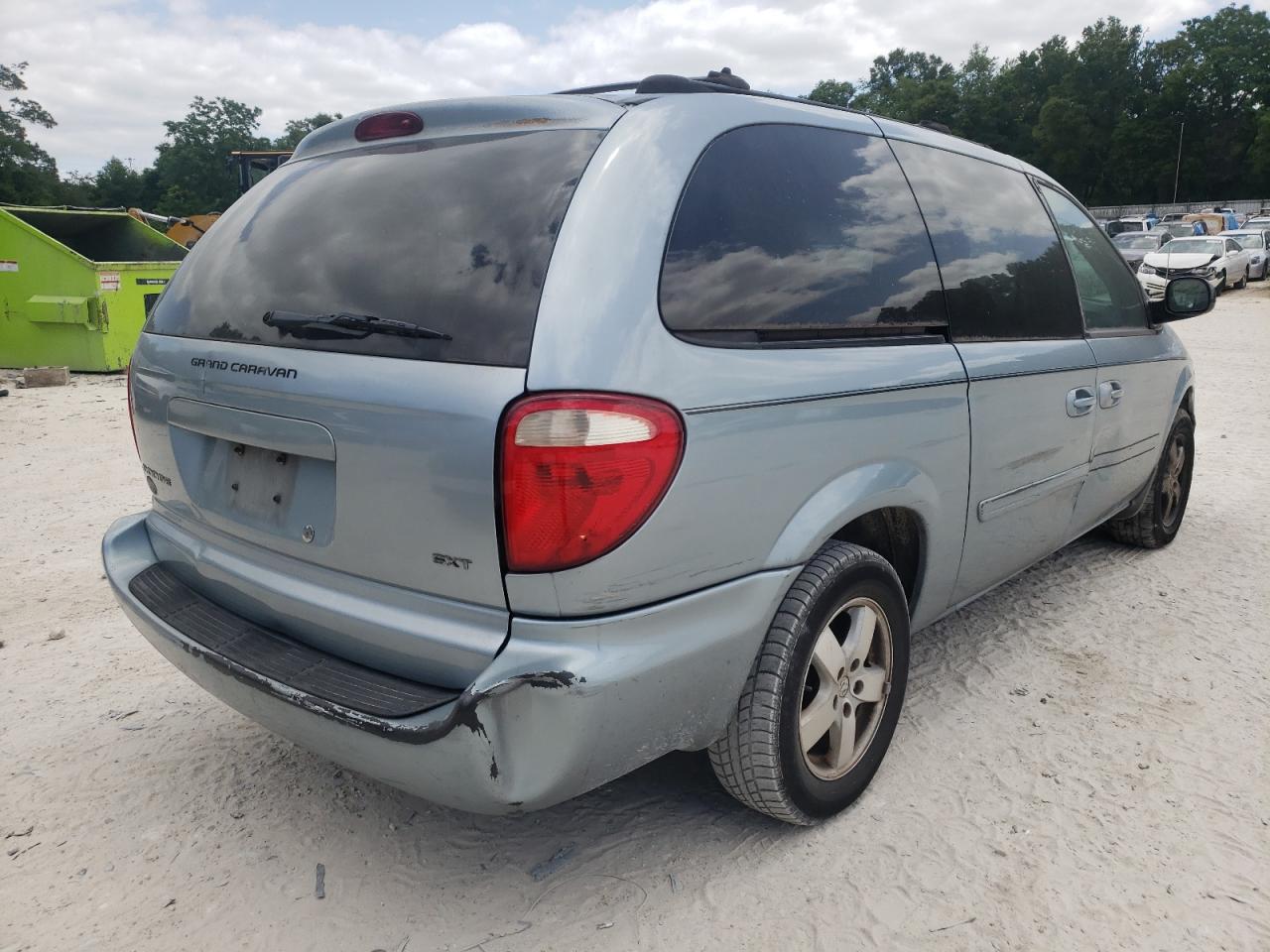 Foto 4 de la subasta – 2005 DODGE GRAND CARA con VIN 2D8GP44L05R477239
