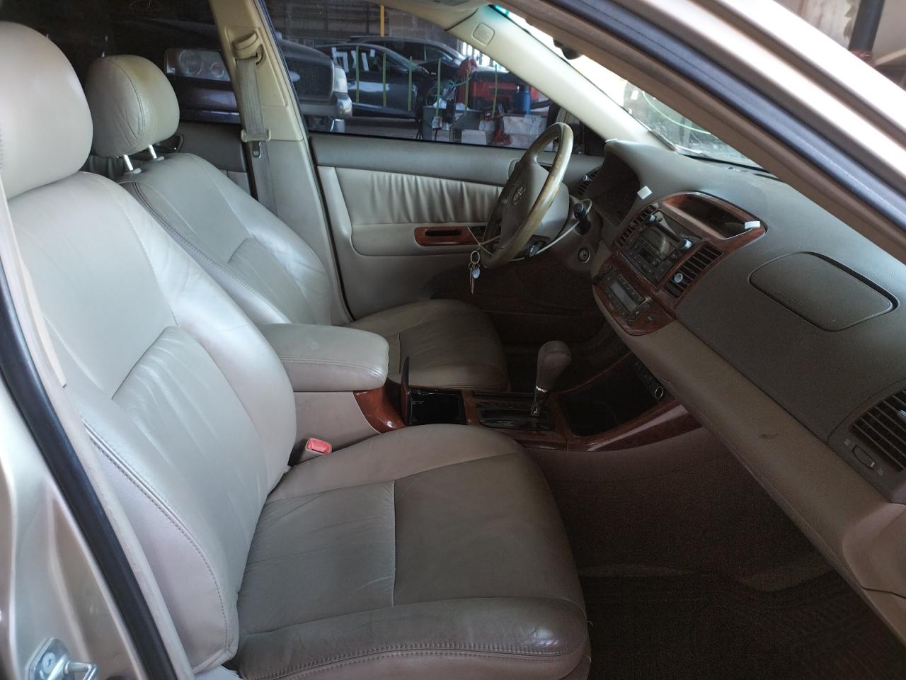 Photo 5 from auction – 2004 TOYOTA CAMRY LE with VIN 4T1BF30K44U074171