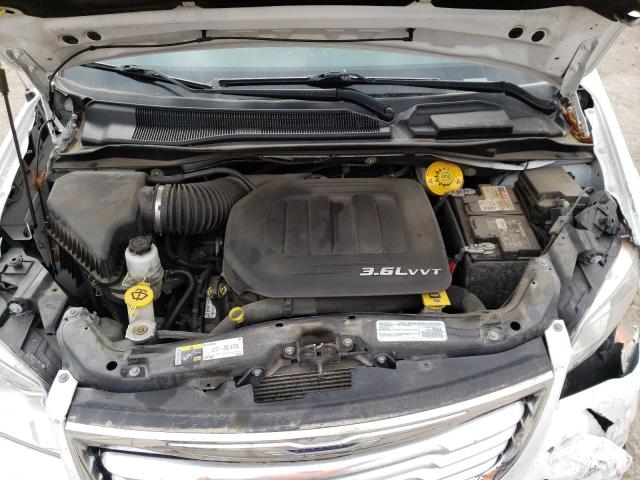 Photo 7 from auction – 2016 CHRYSLER TOWN & COU with VIN 2C4RC1BG9GR197720