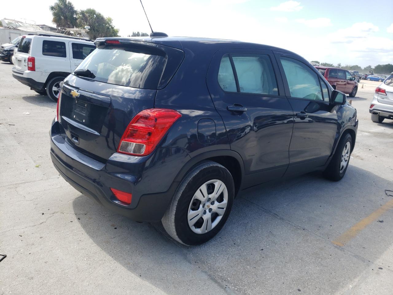 Photo 4 from auction – 2018 CHEVROLET TRAX LS with VIN 3GNCJKSB5JL152792