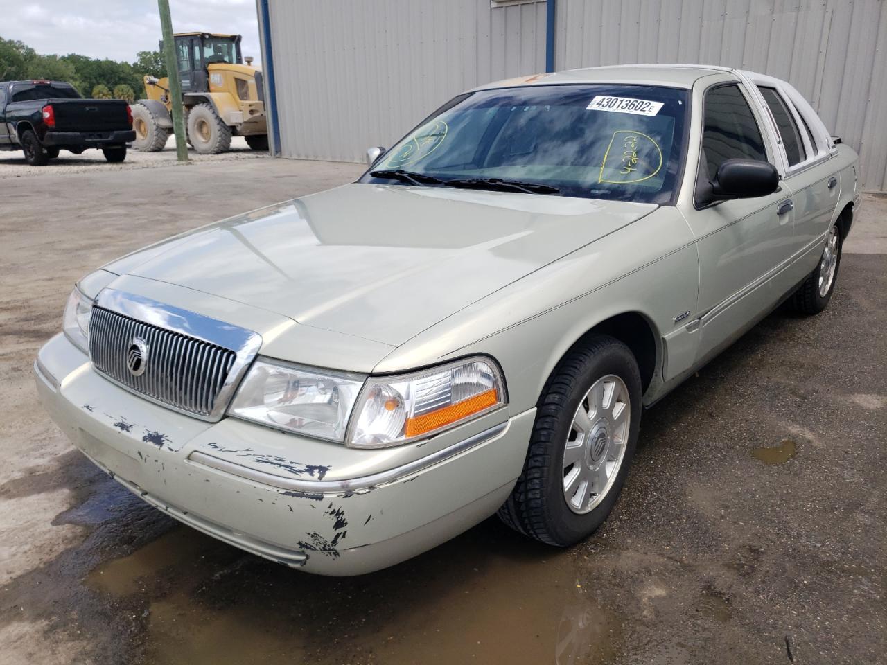 Photo 2 from auction – 2004 MERCURY GRAND MARQ with VIN 2MEFM75W94X675243
