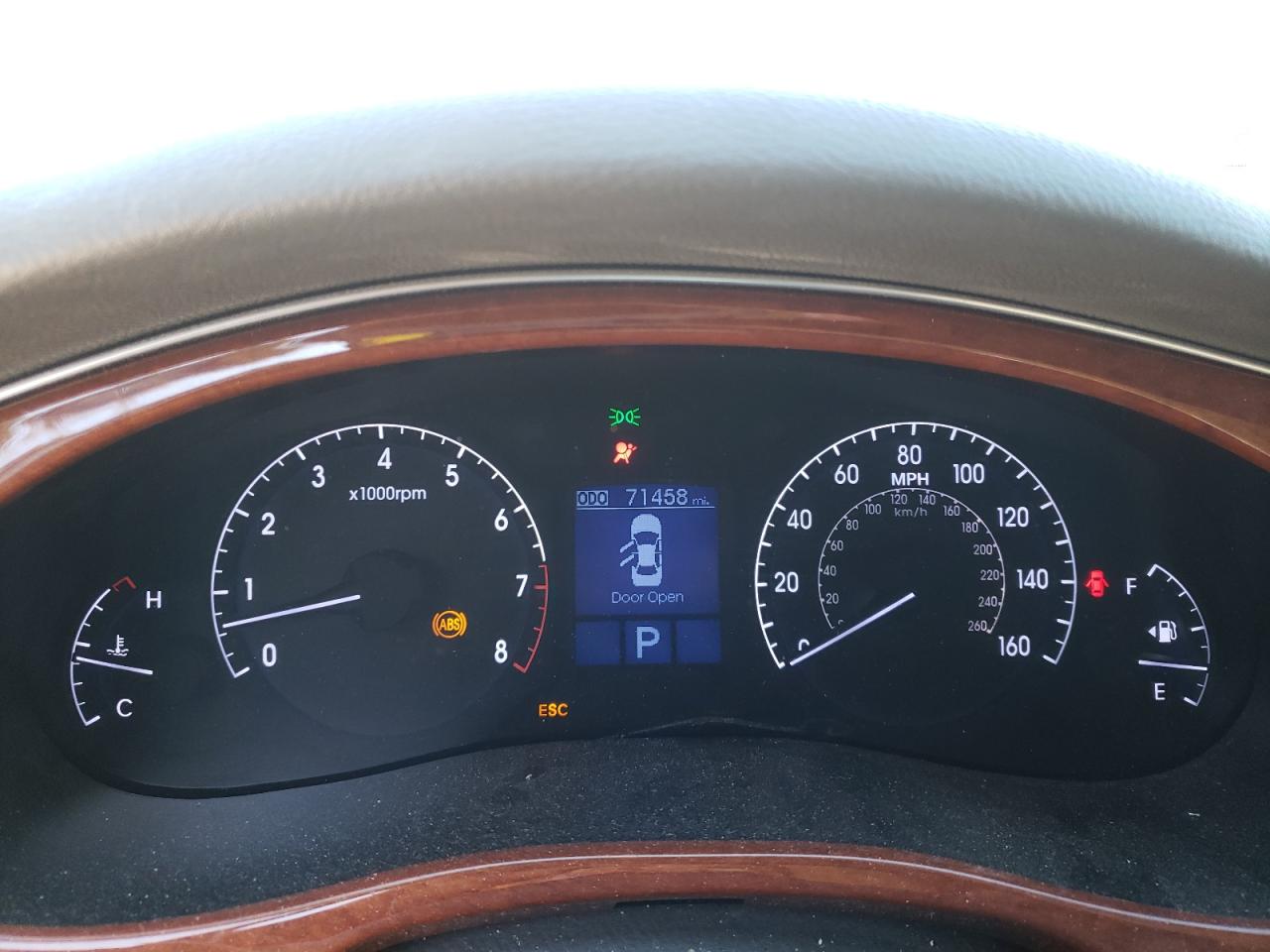 Photo 8 from auction – 2014 HYUNDAI GENESIS 3. with VIN KMHGC4DD7EU263172