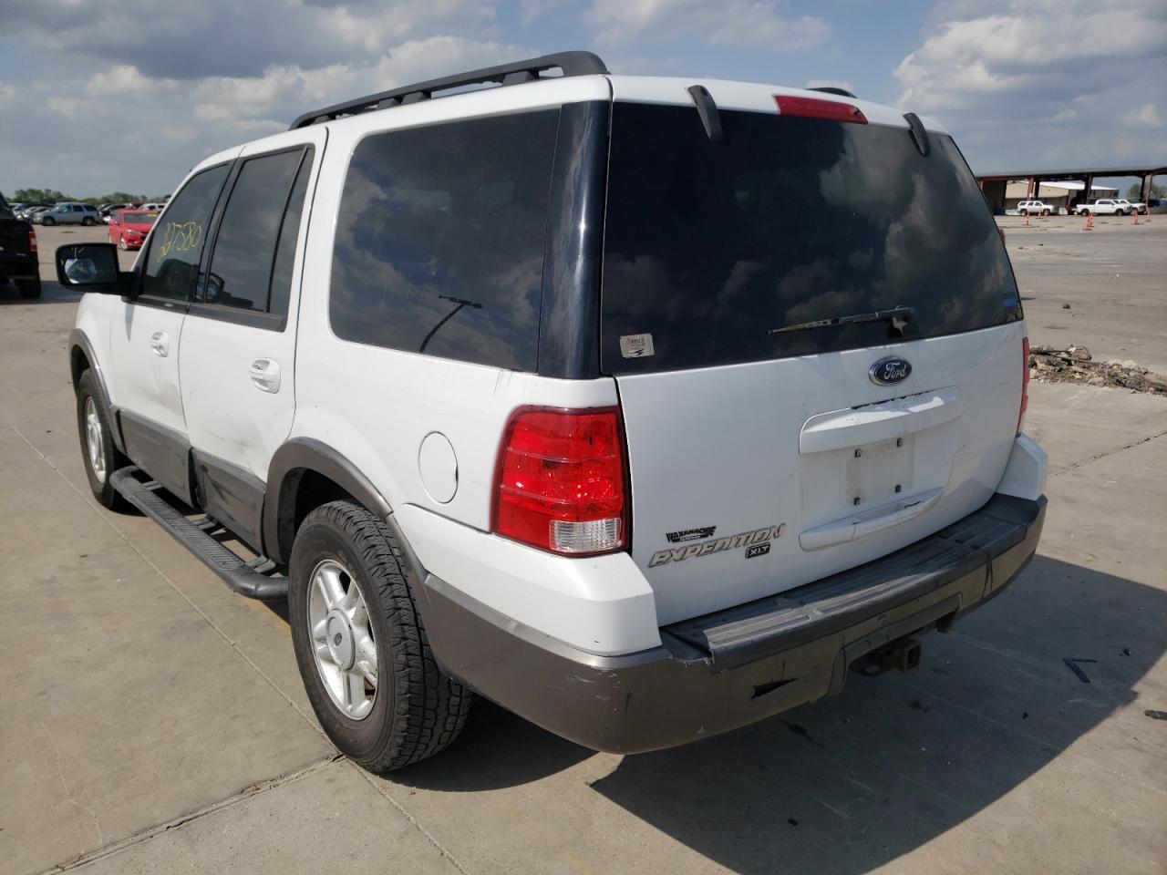 Photo 3 from auction – 2005 FORD EXPEDITION with VIN 1FMPU155X5LA85038