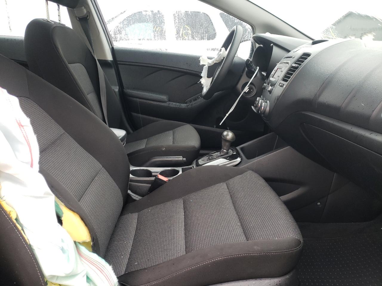 Photo 5 from auction – 2017 KIA FORTE LX with VIN 3KPFK4A70HE061231