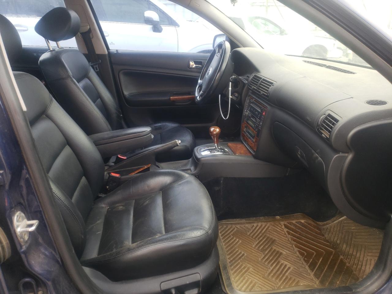 Photo 5 from auction – 2001 VOLKSWAGEN PASSAT GLX with VIN WVWLH63B51E035384