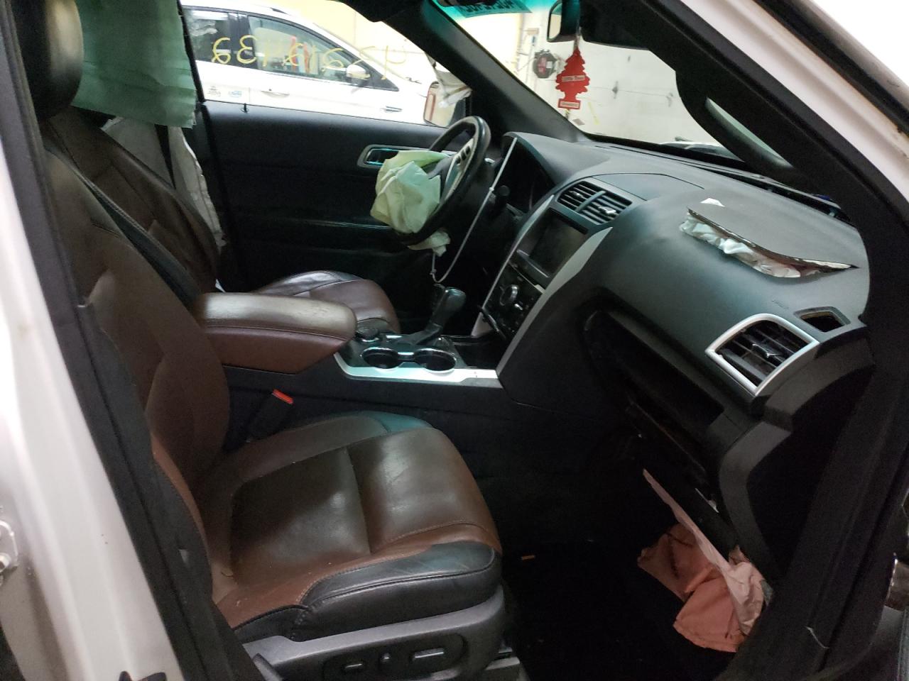 Photo 5 from auction – 2015 FORD EXPLORER L with VIN 1FM5K8F80FGB27404