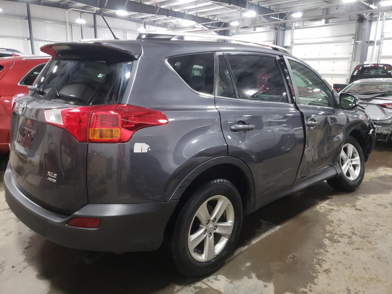 Photo 4 from auction – 2013 TOYOTA RAV4 XLE with VIN JTMRFREV9DD039523