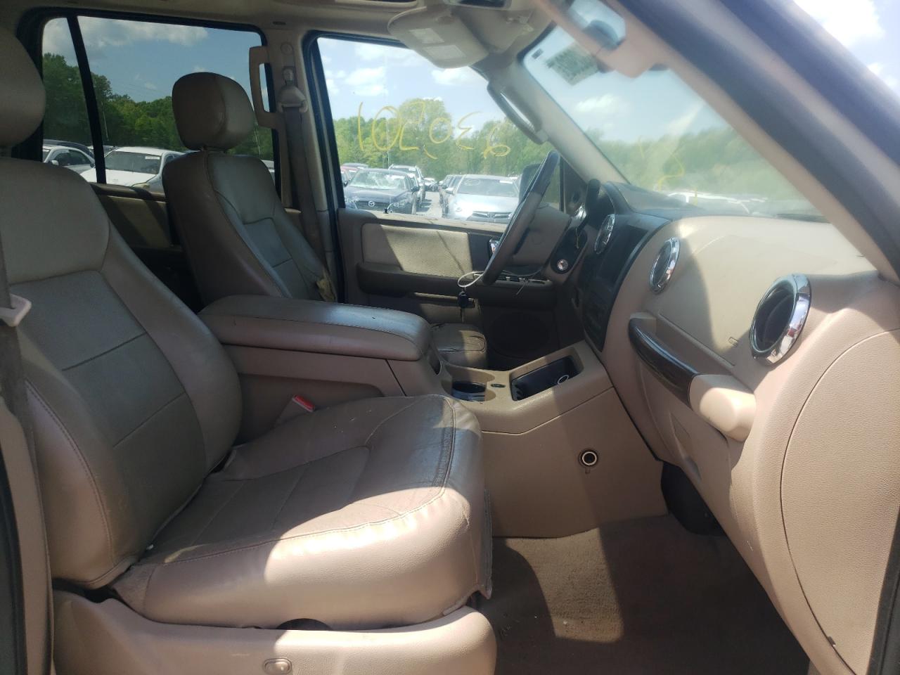 Photo 5 from auction – 2005 FORD EXPEDITION with VIN 1FMFU20595LA80552