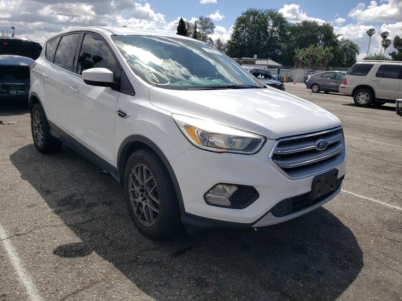 FORD ESCAPE SE 2017 with VIN 1FMCU0GD4HUC34233 - Photo from auction