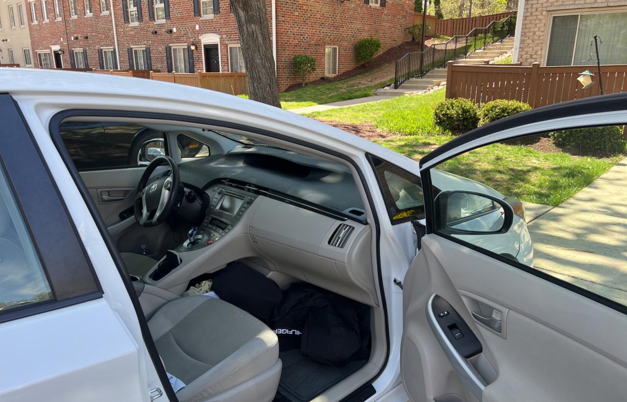 Photo 5 from auction – 2012 TOYOTA PRIUS with VIN JTDKN3DU3C1485208