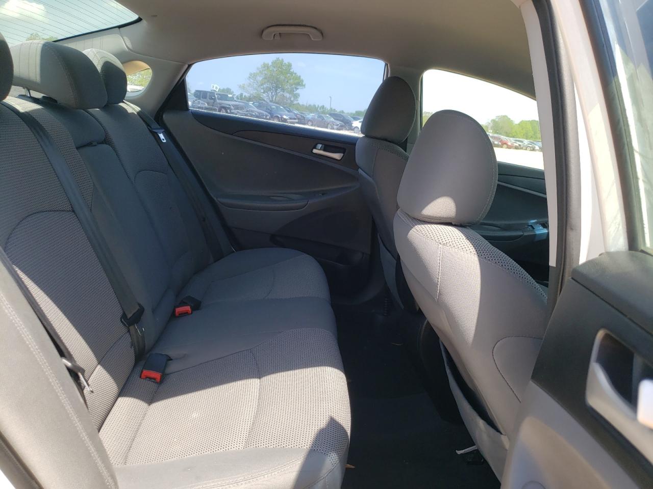 Photo 6 from auction – 2014 HYUNDAI SONATA GLS with VIN 5NPEB4AC2EH857012