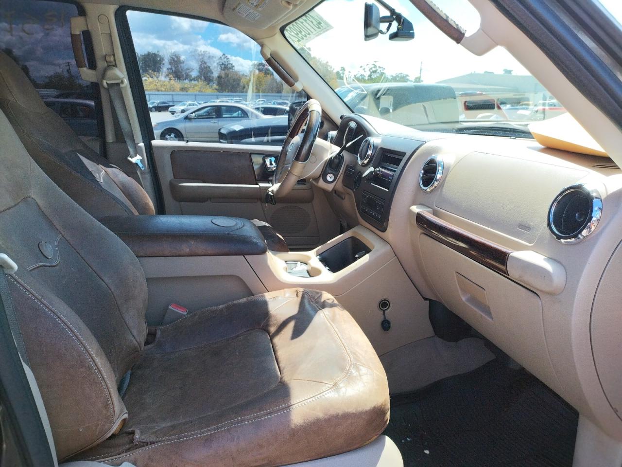 Photo 5 from auction – 2006 FORD EXPEDITION with VIN 1FMFU18556LA11485