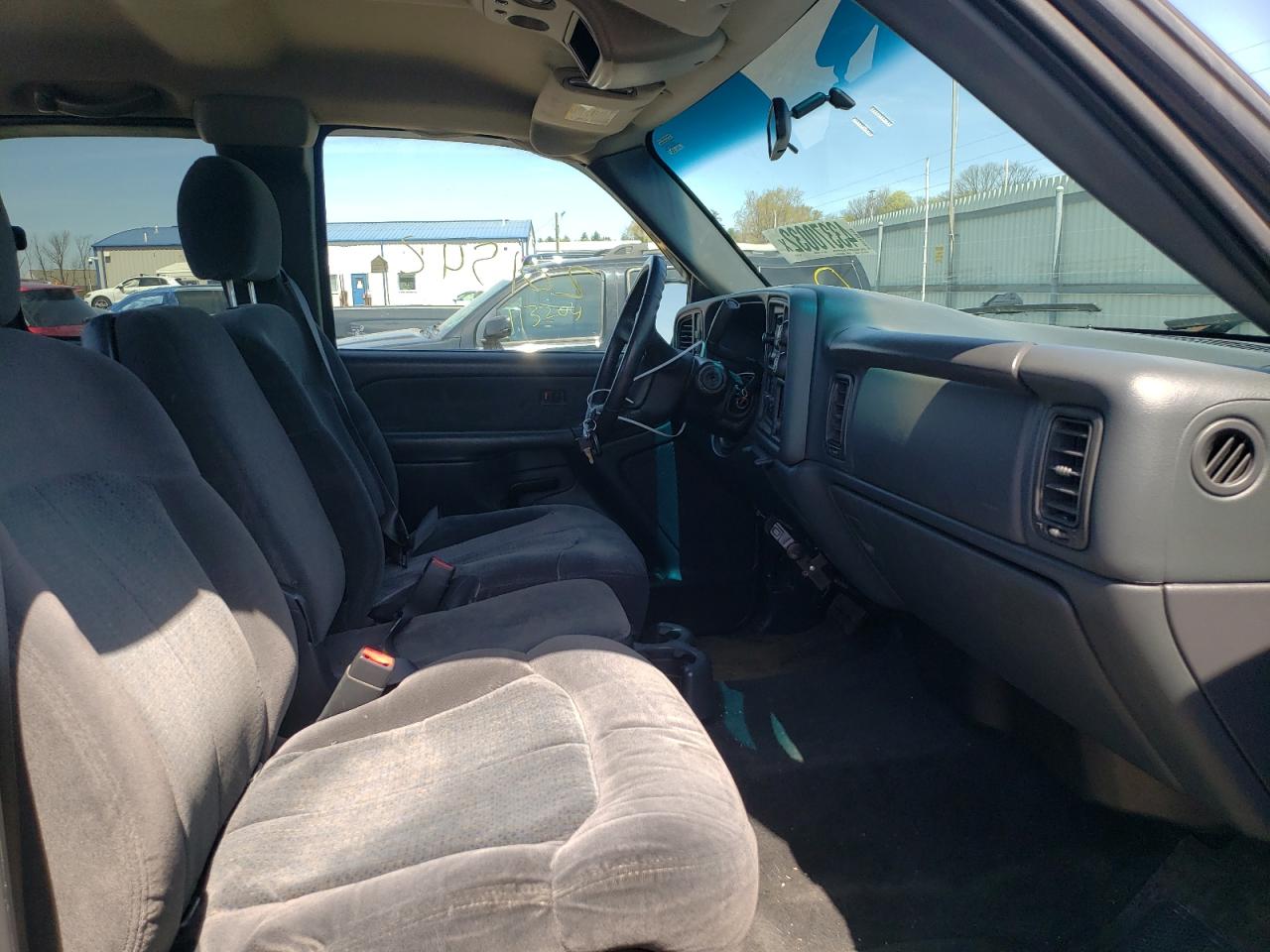 Photo 5 from auction – 2002 CHEVROLET SILVERADO with VIN 1GCHK29UX2E193066