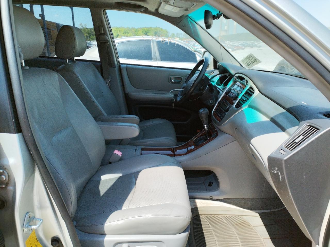 Photo 5 from auction – 2004 TOYOTA HIGHLANDER with VIN JTEEP21A840003542