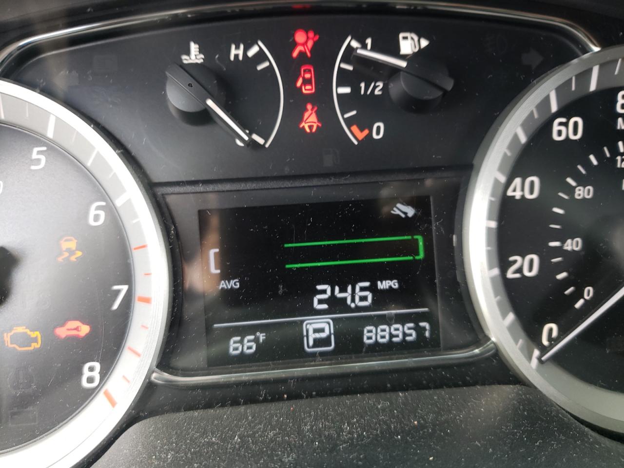 Photo 8 from auction – 2015 NISSAN SENTRA S with VIN 3N1AB7AP8FL687441