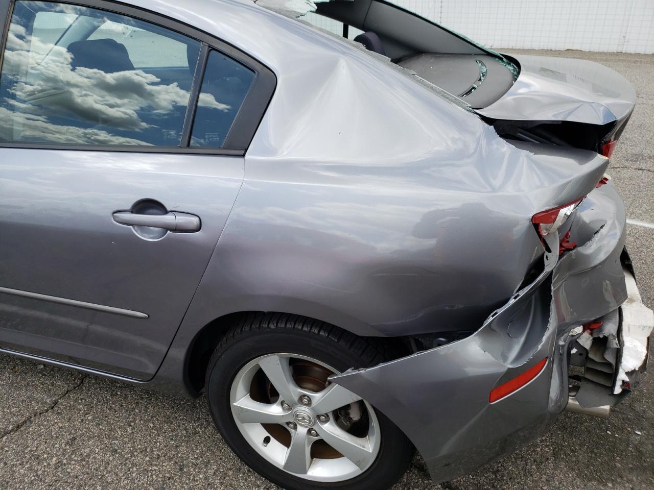 Photo 9 from auction – 2006 MAZDA 3 I with VIN JM1BK32G361445530
