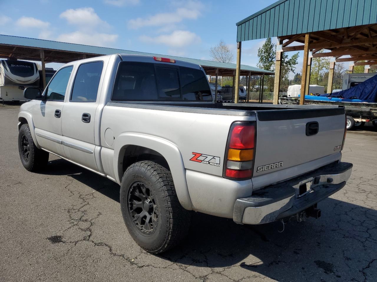 Photo 3 from auction – 2005 GMC NEW SIERRA with VIN 2GTEK13T151134877