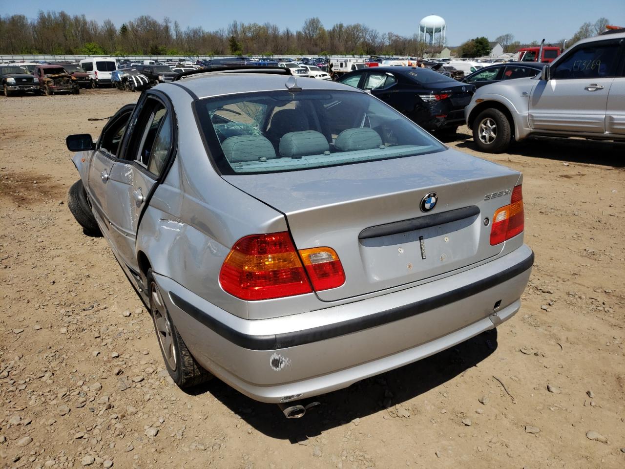 Photo 3 from auction – 2005 BMW 325 XI with VIN WBAEU33495PR15564