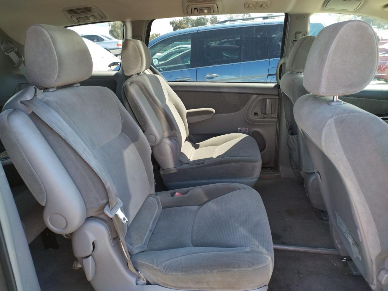 Photo 6 from auction – 2004 TOYOTA SIENNA CE with VIN 5TDZA23C44S202431