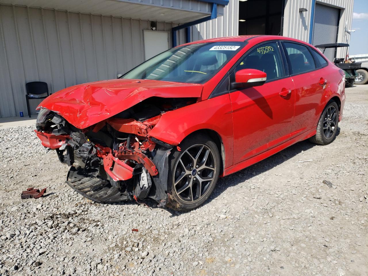 Photo 2 from auction – 2015 FORD FOCUS SE with VIN 1FADP3F27FL346776