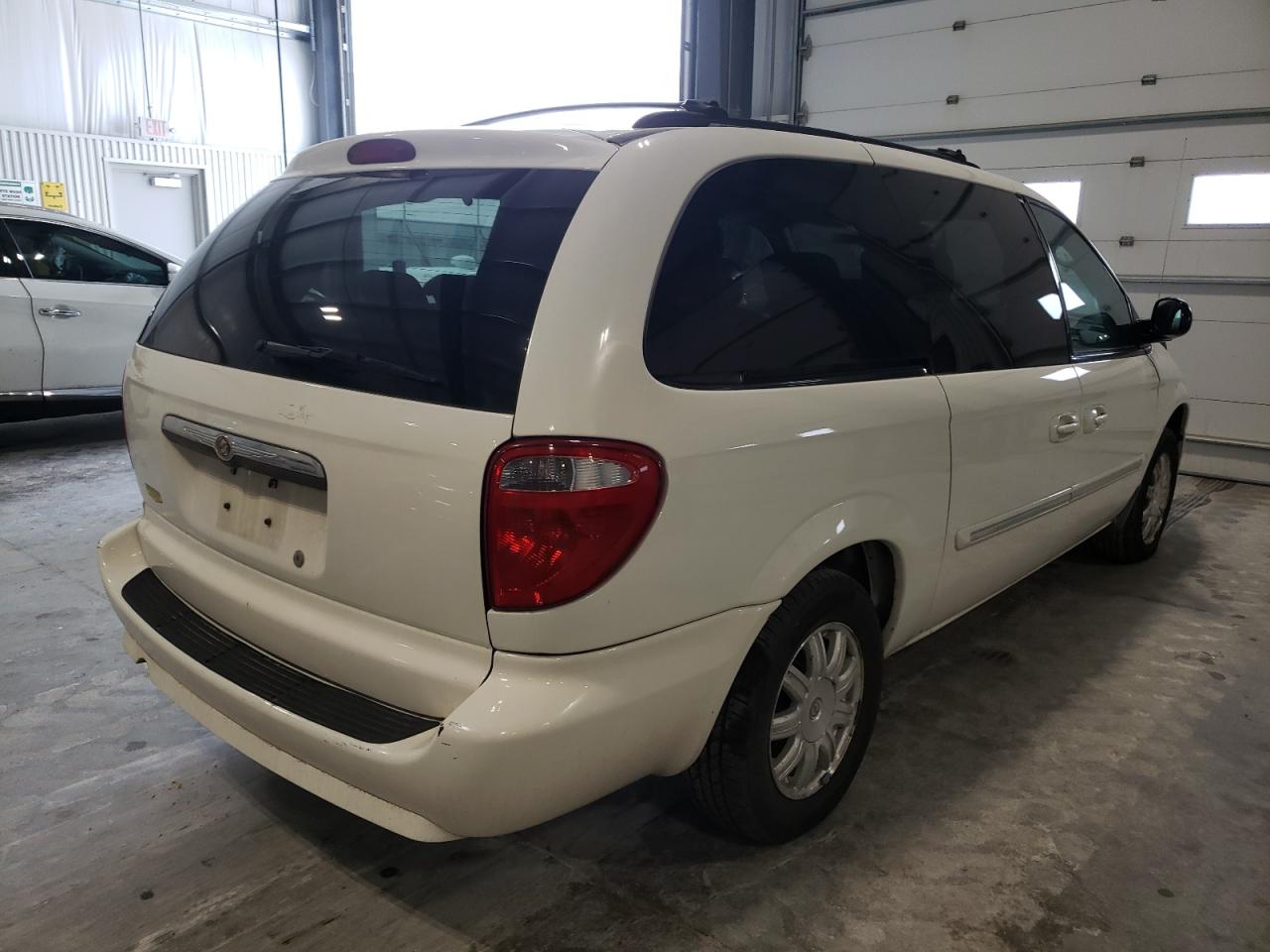 Photo 4 from auction – 2007 CHRYSLER TOWN & COU with VIN 2A4GP54L37R145538