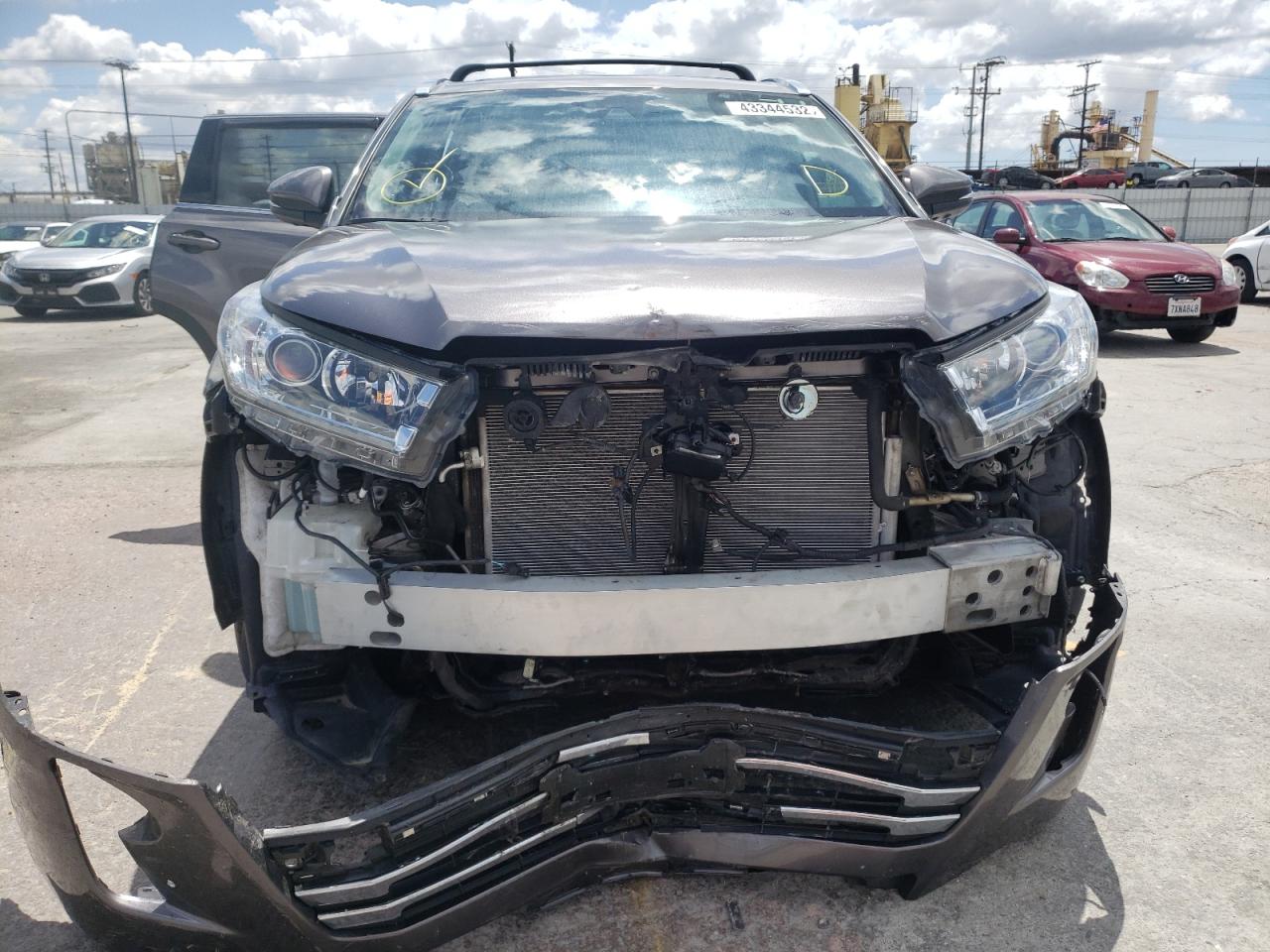 Photo 9 from auction – 2019 TOYOTA HIGHLANDER with VIN 5TDDGRFH6KS053705