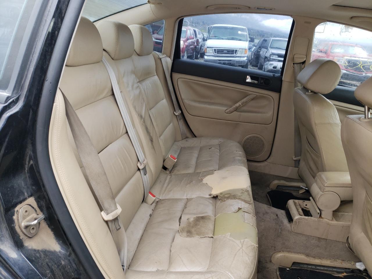 Photo 6 from auction – 2001 VOLKSWAGEN PASSAT with VIN WVWAC63B61P021956
