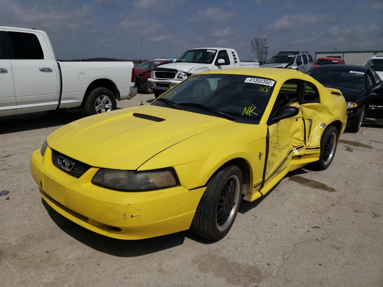 Photo 2 from auction – 2001 FORD MUSTANG with VIN 1FAFP40421F147327
