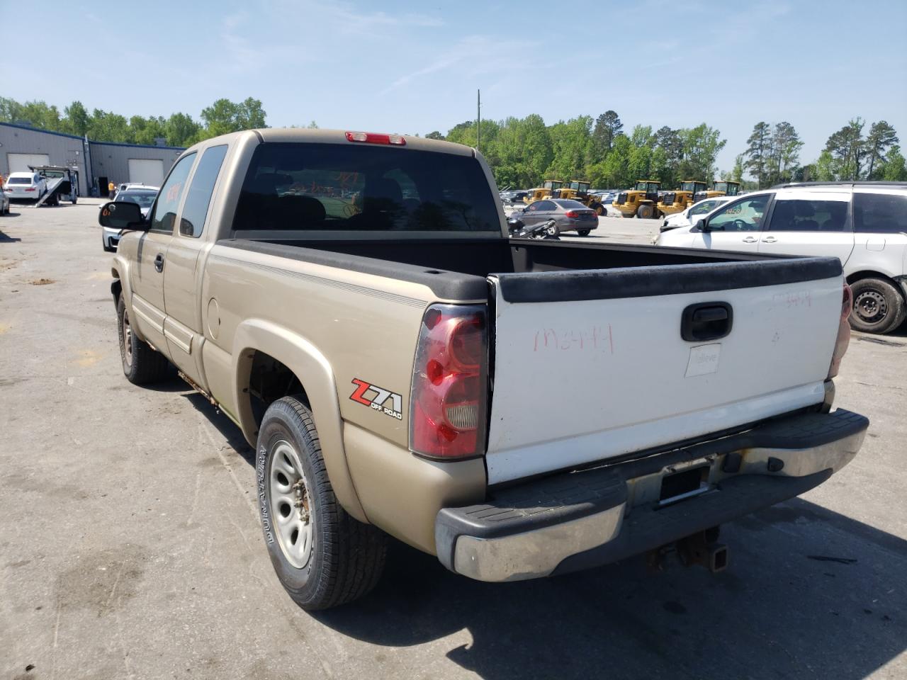 Foto 3 de la subasta – 2005 CHEVROLET SILVERADO con VIN 1GCEK19B25E169294