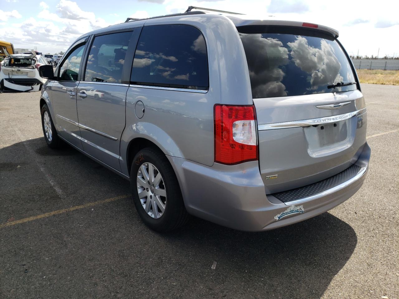 Photo 3 from auction – 2014 CHRYSLER TOWN & COU with VIN 2C4RC1BG7ER295884