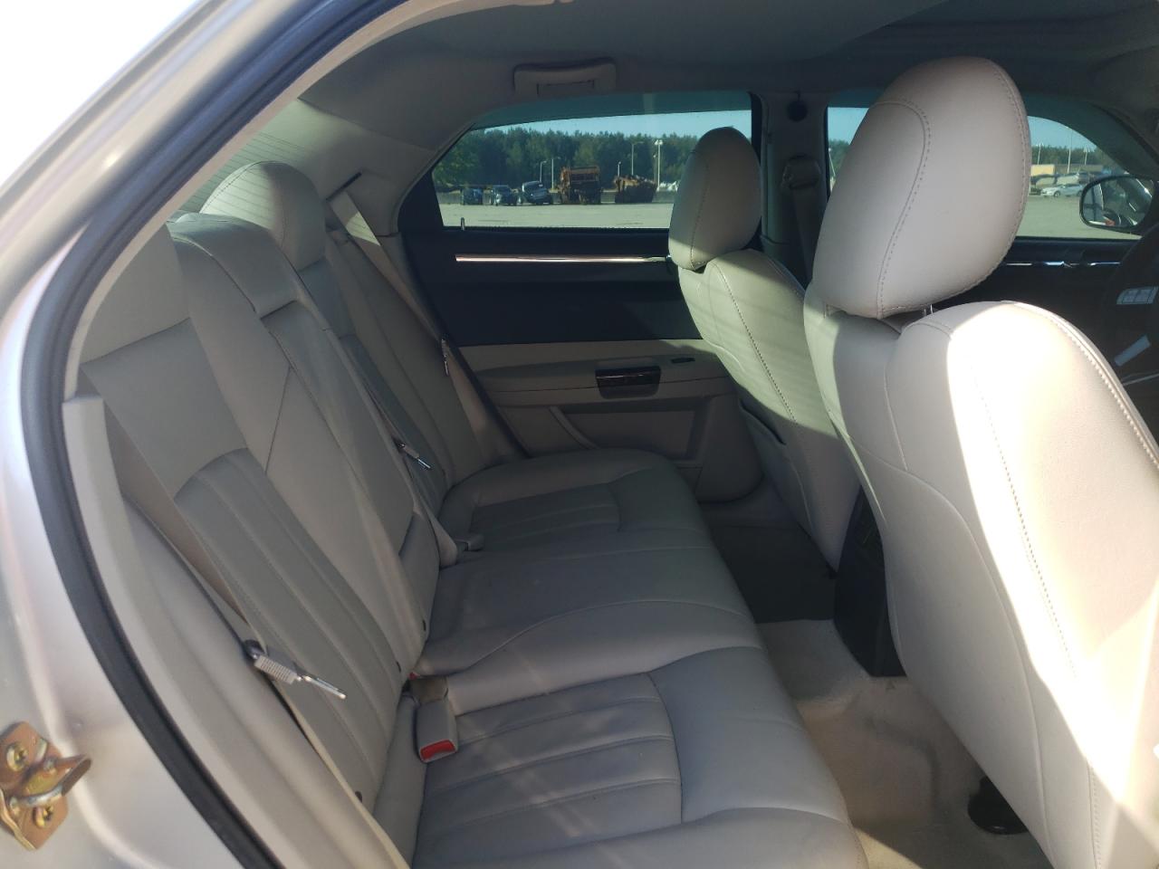 Photo 6 from auction – 2006 CHRYSLER 300C with VIN 2C3KA63H66H114118