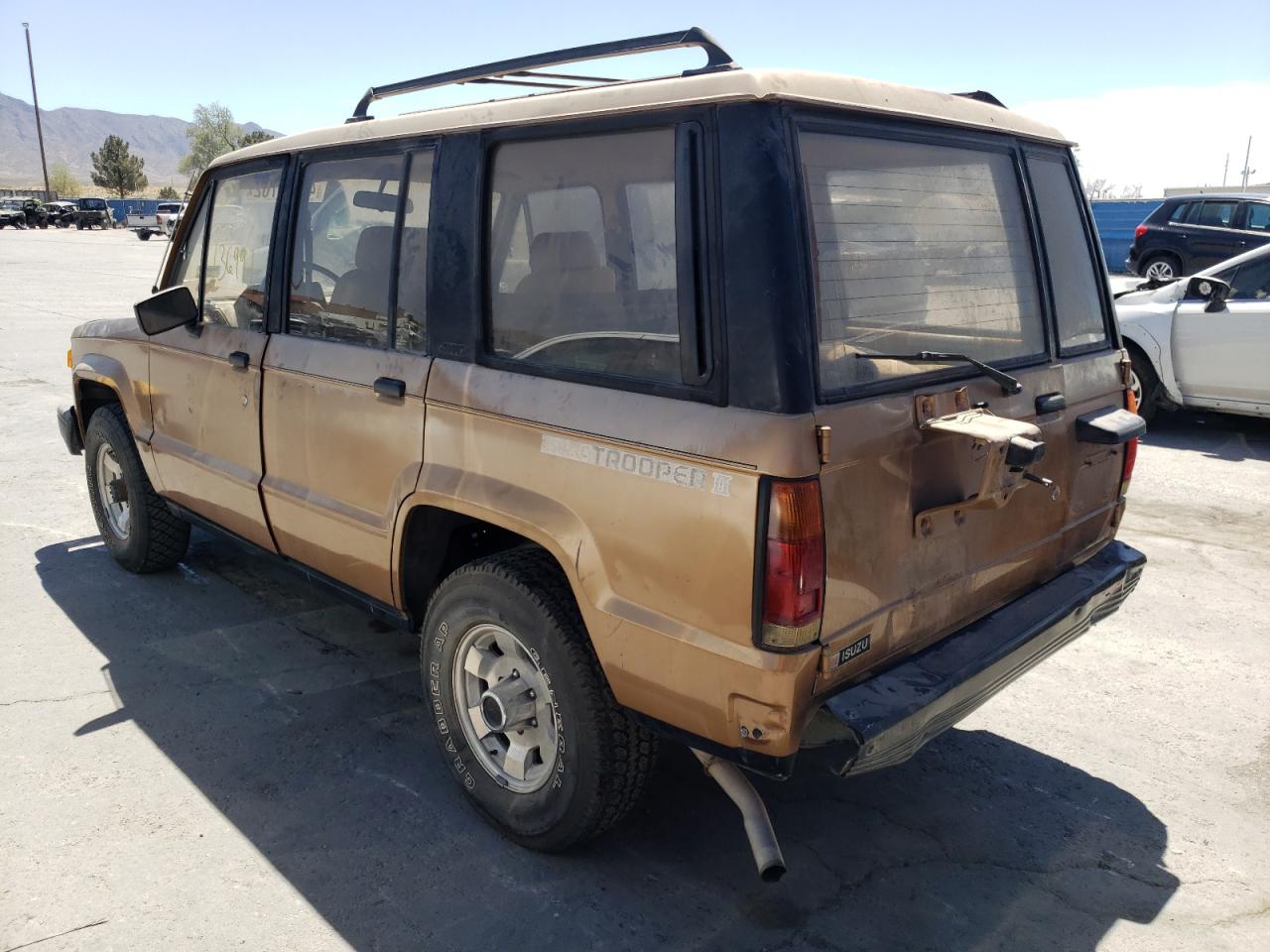 Photo 3 from auction – 1986 ISUZU TROOPER II with VIN JAACH18L2G5437495