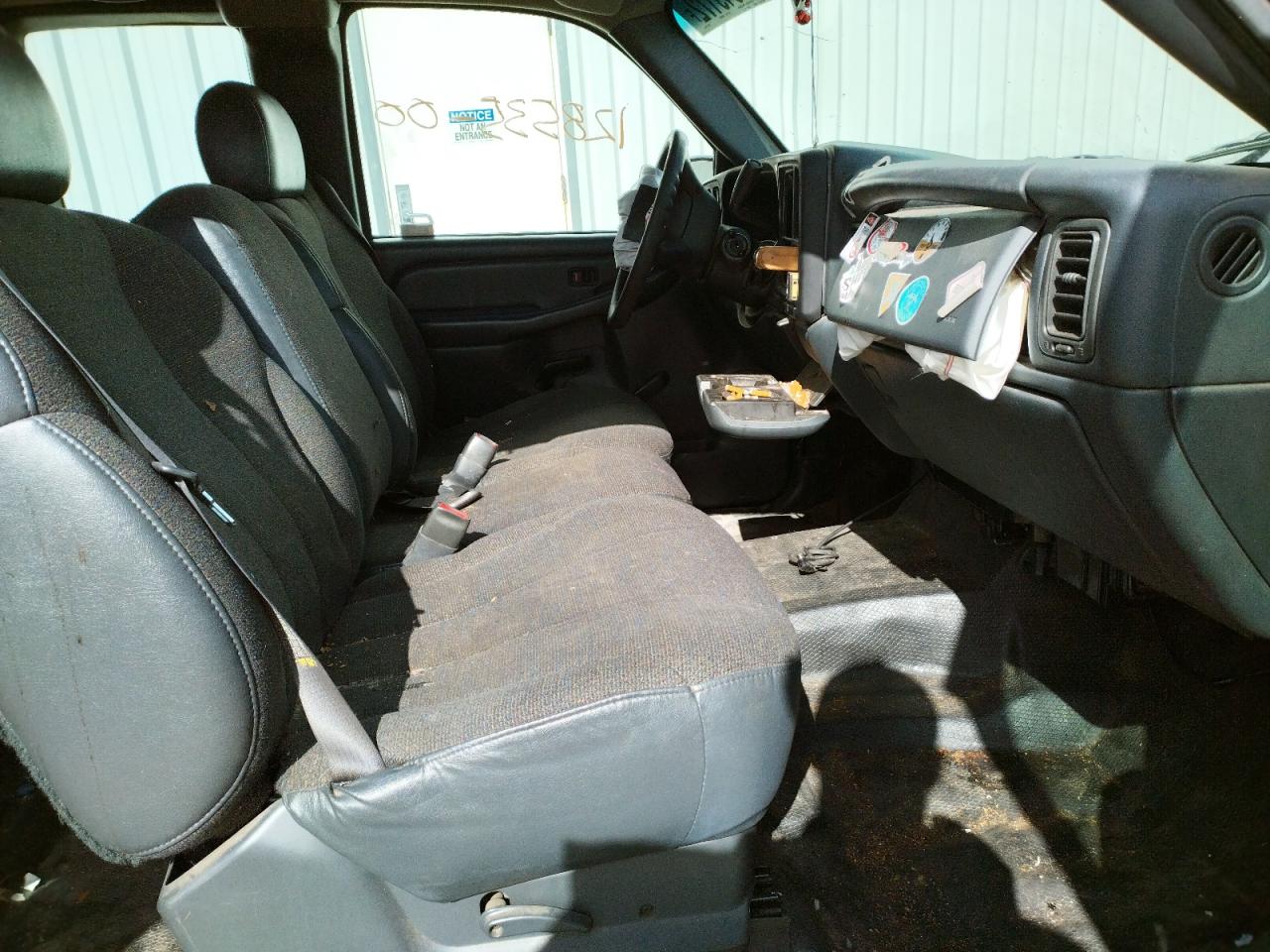 Photo 5 from auction – 2000 CHEVROLET SILVERADO with VIN 1GCEC19V1YE327488
